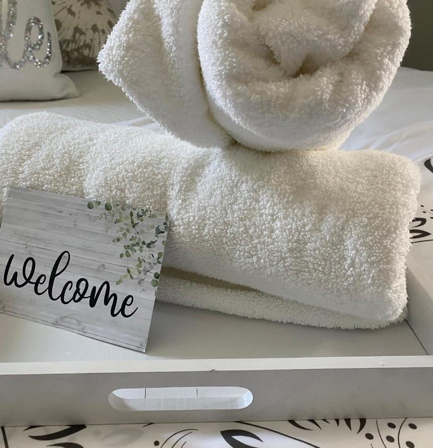 Cozy, Upstairs Apartment Pets Welcome With Fee Family Friendly Close To Everything Κλίβελαντ Εξωτερικό φωτογραφία