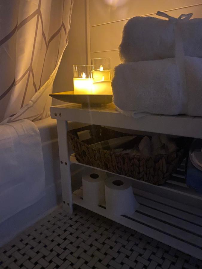 Cozy, Upstairs Apartment Pets Welcome With Fee Family Friendly Close To Everything Κλίβελαντ Εξωτερικό φωτογραφία